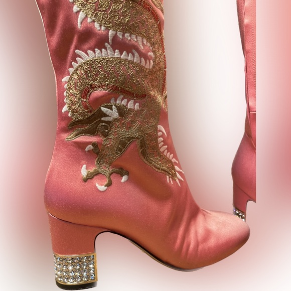 Beautiful Gucci Embroidered Dragon Boots with Crystal Heels. - Picture 7 of 7